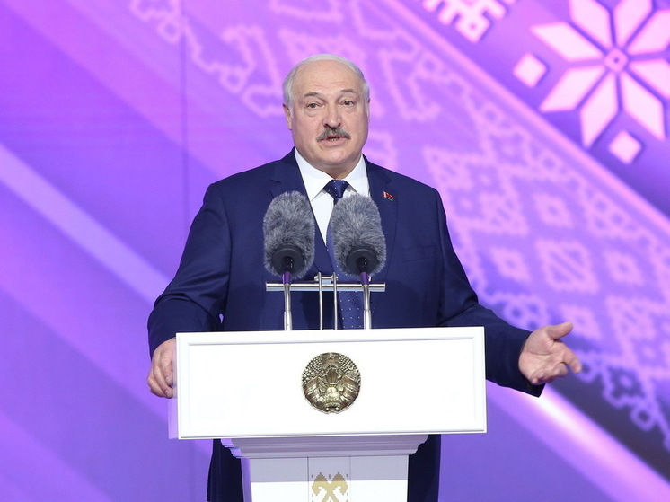 Президент Белоруссии Александр Лукашенко заявил, что республике может грозить голод